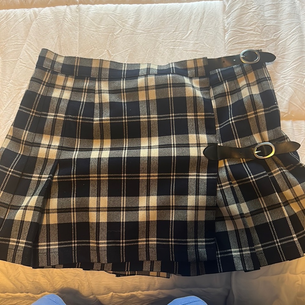 Brandy Melville Cream and Navy Skirt